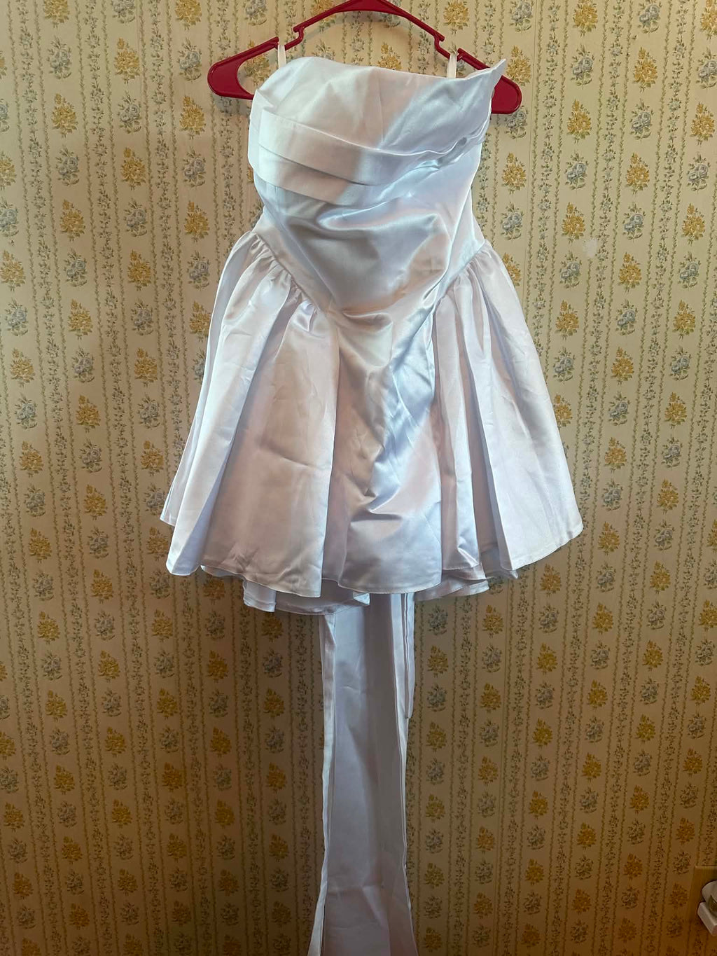 White satin strapless short dress