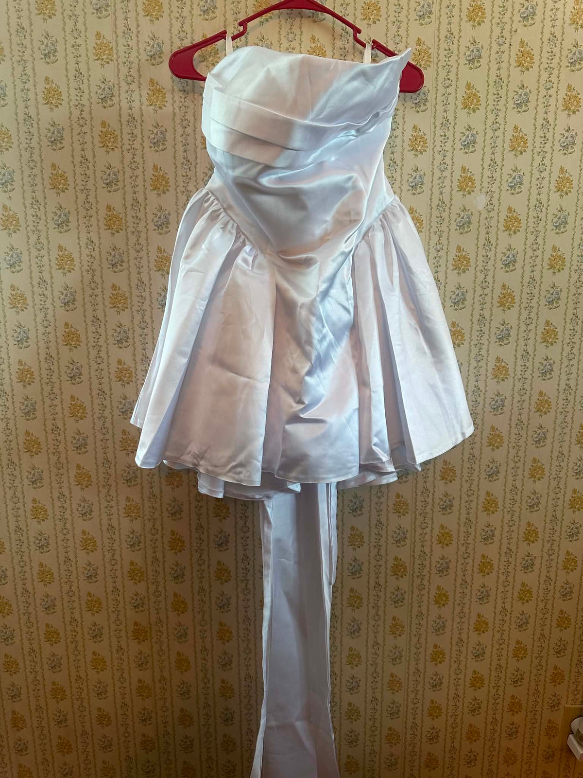 White satin strapless short dress