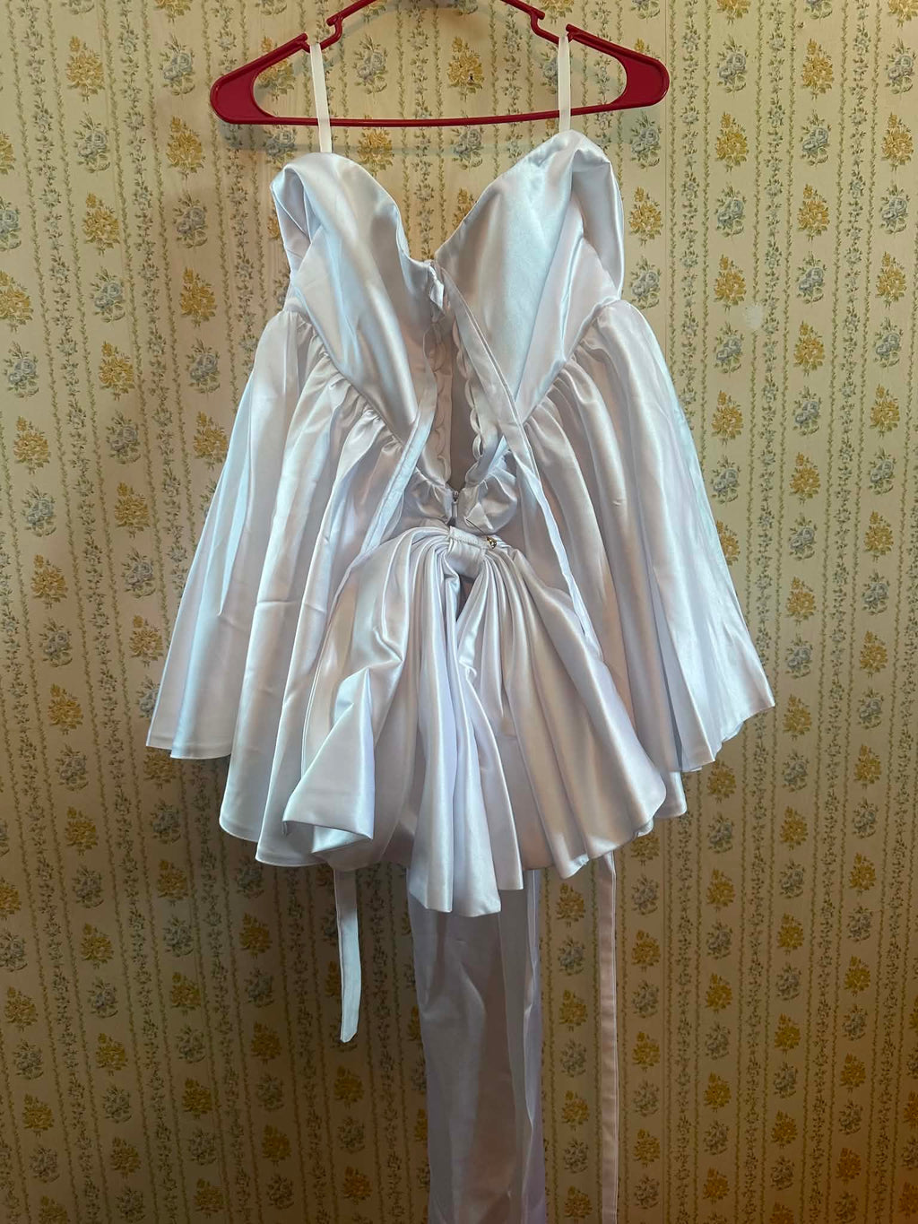 White satin strapless short dress
